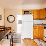 ✪ Large 2 Bedrooms ✪ Queen Beds ✪ Work Stations