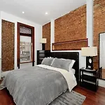 Spacious 1 Bedroom Close To Central Park