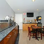 Hotel East 2*