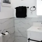 Modern 1br Exclusive Space In Historic Brooklyn Apartment New York