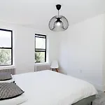 Beautiful 3Br Service Apartment