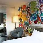 Nu Hotel