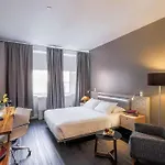Nu Hotel *
