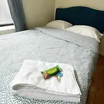 Budget Single Room Near Central Park