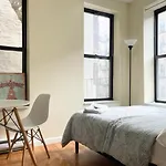 Budget Single Room Near Central Park