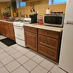 Cozy Queens Apartment 5 Mins From Laguardia And 1 Min From Train