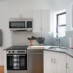 1290-13 Newly Renovated 2 Bedrooms In Ues