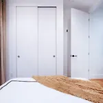 1290-6 Newly Renovated 2 Bedrooms In Ues