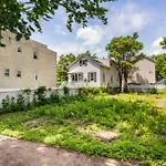 Cozzy Room With Private Entrance And Drive Way