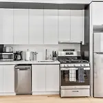 Studio W Charming Juliet Balcony In Upper East