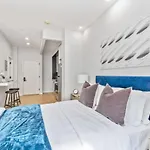 Studio W Charming Juliet Balcony In Upper East