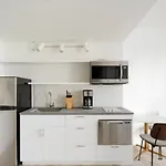 Amazing 4 Bedroom Apartment In Chambers Street