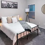 Elegant 3 Bedroom Apartment In Mid West