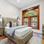 Brownstone Near Subway And Columbia Uni * New York
