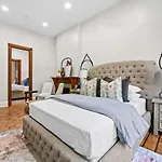 Apartment Brownstone Near Subway And Columbia Uni