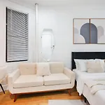 403-2E Newly Renovated Studio Ues