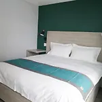 Starlight Hotel Near Lga Airport