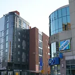 Starlight Hotel Near Lga Airport