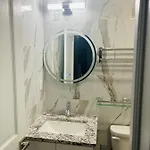 Hotel Starlight Near Lga Airport 3*