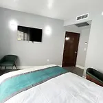 Starlight Near Lga Airport Hotel 3*