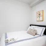 Excellent 3 Bed 1 Bath In Mid East