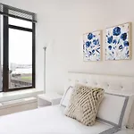 Excellent 3 Bed 1 Bath In Mid East