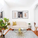 444-2e Modern 2br Hell's Kitchen New York