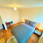 The Waltham Private Room & Bathroom John F Kennedy Jfk Lga Airport Manhattan Penn Station Bullet-Train 15 Min