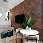 153-1g Newly Renovated 2br Lower East Side *