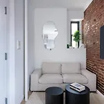 153-1g Newly Renovated 2br Lower East Side New York