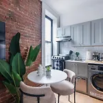 153-1g Newly Renovated 2br Lower East Side Apartment