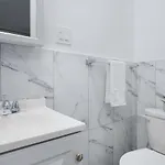 153-1g Newly Renovated 2br Lower East Side Apartment *
