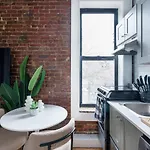 153-1g Newly Renovated 2br Lower East Side New York
