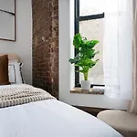 153-1g Newly Renovated 2br Lower East Side New York