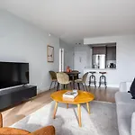 Midtown 2br W Gym Wd Nr Times Square Nyc-1348 *