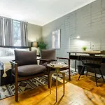 Apartment 203: Murray Hill