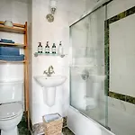 Apartment Airy Greenwich Retreat With Private Deck *