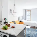 1597-11 - Upper East Side W&d Apartment *