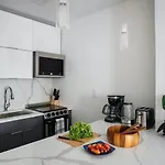 1597-11 - Upper East Side W&d Apartment *