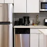 26-4B Newly Furnished 1Br W D Courtyard