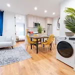 323-1 Specious 2Br Williamsburg