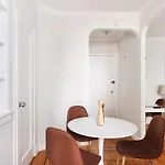 105 -5g Brand New Prime Location Elevator Apartment *