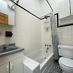 Large In Charming Townhouse Homestay