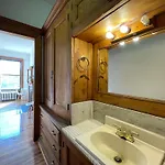 Homestay Large In Charming Townhouse