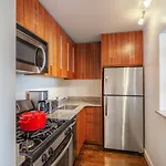 Ues 1br W Doorman Gym Roof Nr Hospital Nyc-375 Apartment