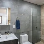 1597-11 - Upper East Side W&d Apartment New York