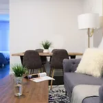 39-1 Renovated 3Br Prime Midtown West