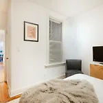 Apartment 61-2a Large 1br In Upper East Side New York