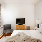 61-2a Large 1br In Upper East Side Apartment