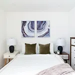 Apartment 75-3b 3br Luxury Duplex Brand New &d Elevator *
